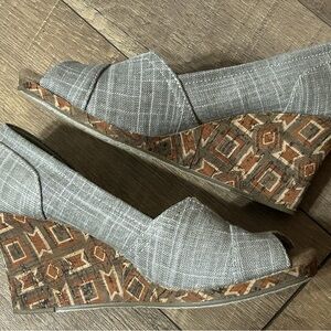 Women's Tom's Wedge Espadrilled 8 Printed Heel Woven Fabric Open Toe Shoes